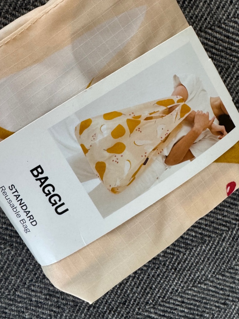 NWT, BAGGU, STANDARD REUSABLE BAG IN DARLING PEAR PRINT WITH BERRIES